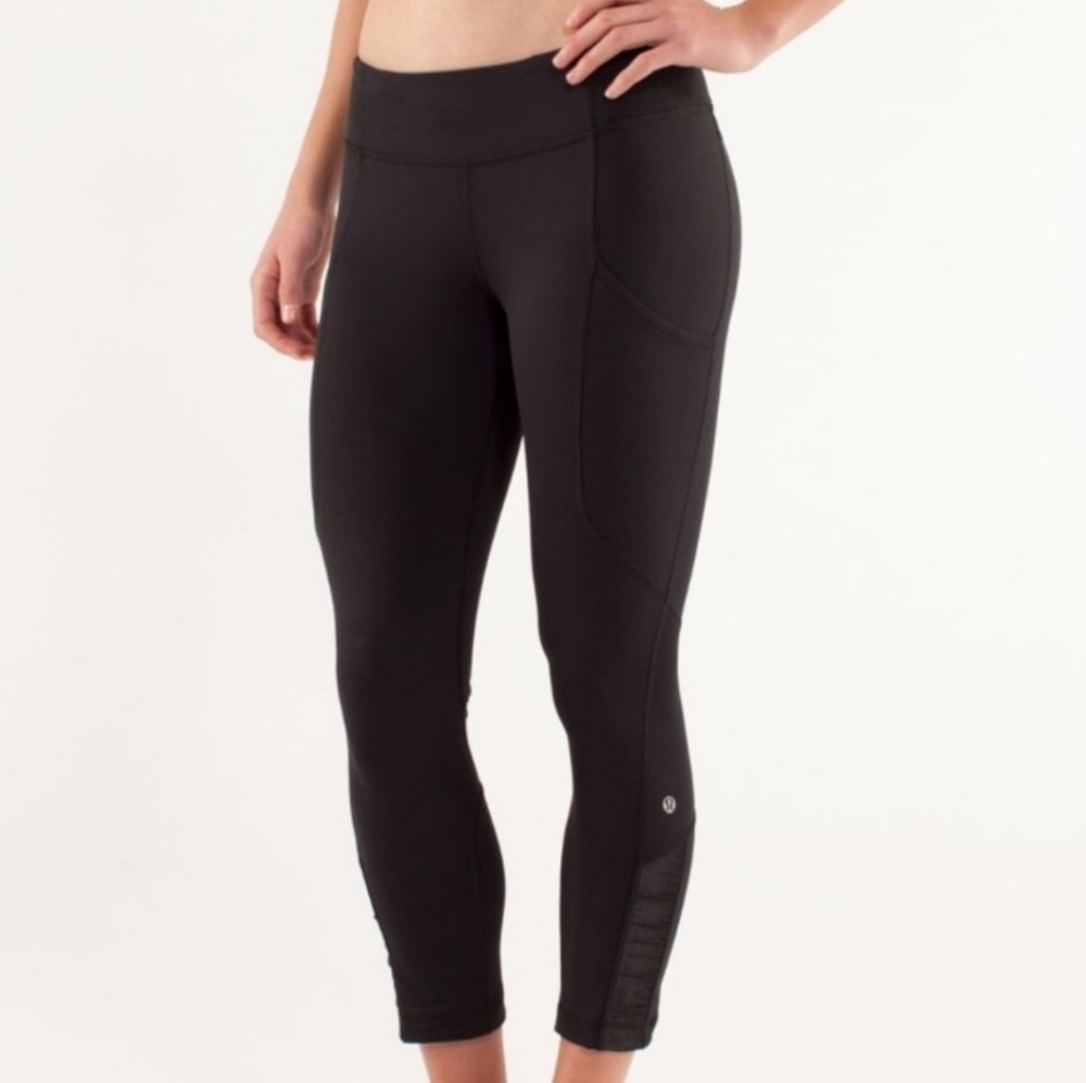 Lululemon Run Reflect Luxtreme‎ Crop Leggings Size 2 Black Training Gym 22"